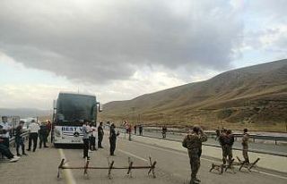Van’da sel nedeniyle araçlar mahsur kaldı