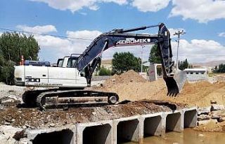 Van’da sel ve su taşkınlarına karşı menfez...
