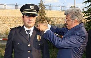 Van’da terfi eden emniyet personellerine rütbeleri...