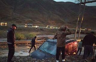 Van’daki heyelanda araçta mahsur kalan 2 kişi...