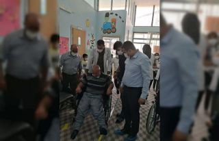 Varto’da tekerlekli sandalye dağıtımı