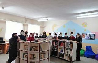 Vefat eden babasının adına kütüphane kurdu