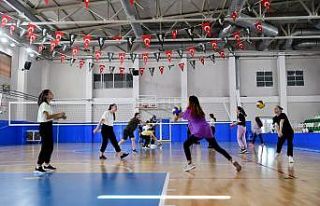 Voleybolcular Yunus Emre’de ter döküyor