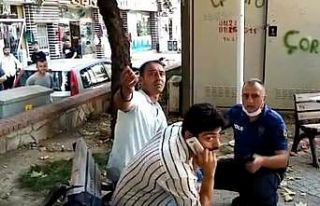 Yaktığı evini bankta oturup izledi