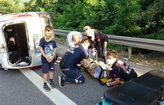 Yan yatan ticari araçta 5 kişi yaralandı