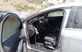 Yanan otomobil kullanılmaz hale geldi
