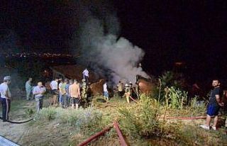 Yangın merakı vatandaşları gece uykusundan etti