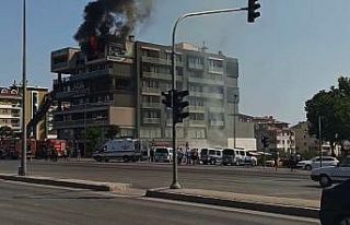 Yangında mahsur kalan adam, komşusunun balkonuna...