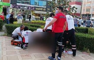 Yanında hapşıran şahsı bıçakladı