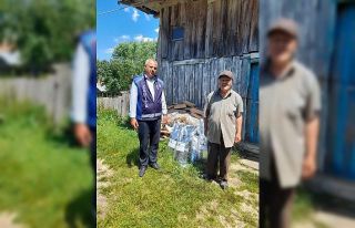 Yaşadığı barakada kedilere bakan vatandaşa belediyeden...