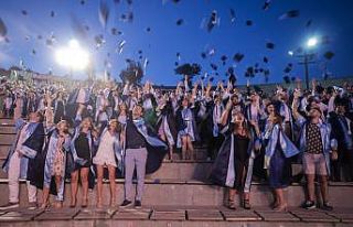 Yaşar Üniversitesinde mezuniyet heyecanı