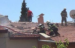 Yaşlı kadını banyoda yakalayan yangına vatandaş...