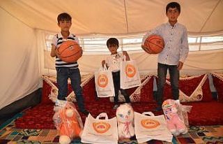 Yayla çocuklarına sürpriz hediyeler