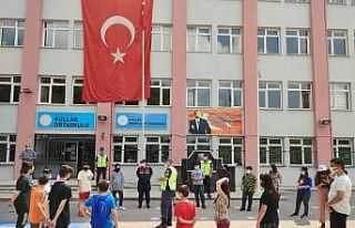 Yaz tatilindeki öğrencilere jandarmadan eğitim...