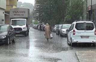 Yaz yağmuruna hazırlıksız yakalandılar