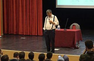 Yazar Hayati İnanç Erciş’te gençlerle buluştu