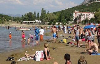 Yedi renkli Eğirdir Gölü’nde bayram tatili yoğunluğu