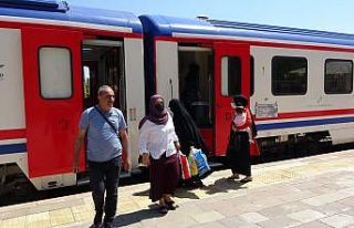 Yeniden başlayan tren seferleri vatandaşı sevindirdi