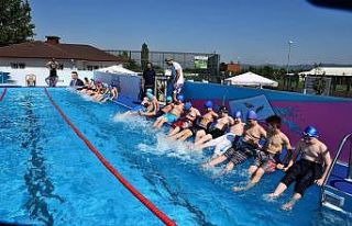 Yıldırımlı çocukların havuz keyfi