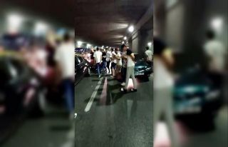 Yol kapatıp halay çektiler