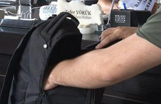 Yol kenarında bulduğu çantayı sahibine teslim...