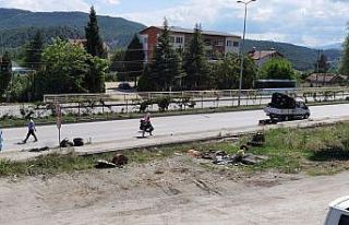 Yola savrulan lastikler tehlike oluşturdu