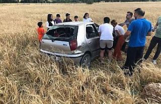 Yoldan çıkan otomobil tarlaya uçtu: 3 yaralı