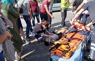 Yolun karşısına geçmek isteyen çocuğa motosiklet...