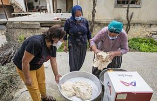 Yufkalarını artık hamur yoğurma makinesinden elde...