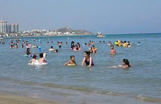 Yumurtalık sahili Kurban Bayramı öncesi doldu taştı