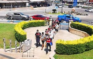 Yunanistan’a kaçmaya çalışırken yakalanan iki...