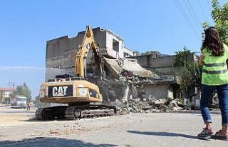 Yüreğir’de yıkımlar devam ediyor