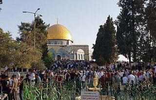 Yüz binlerce Müslüman, bayram namazını Mescid-i...