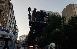 Zeytinburnu’ndaki bir apartmanda çıkan yangında...