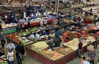 Zonguldak halk pazarındaki fiyatlar yüz güldürdü