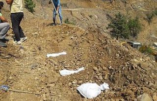 10 yıl sonra eşini yeniden defnetti