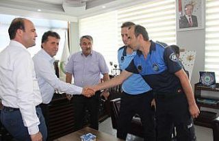 11 yaşındaki çocuk kumbarasındaki paraları sel...