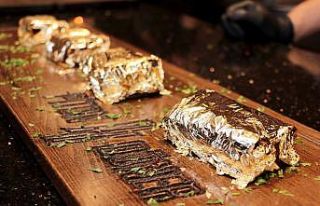 24 ayar altın kaplamalı tavuk döner