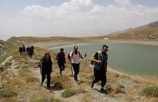 3 bin 400 rakımda doğa yürüyüşü yaptılar