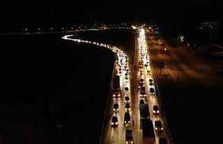 43 ilin geçiş güzergâhında trafik kilit: Yoğunluk...