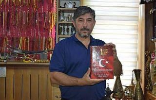 54 şair ve yazardan 64 şehidin öyküsünü anlatan...