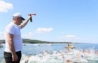 550 sporcu mavi bayraklı plajda şampiyonaya kulaç...