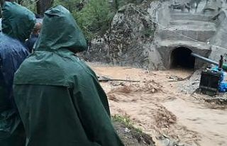 5 gün önce sel sularına kapılan işçiyi arama...