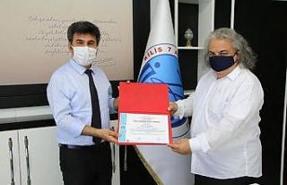62 yaşında üniversiteden mezun oldu