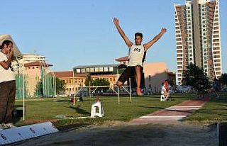 723 sporcu Mersin’de mücadele ediyor