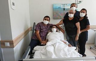 81 yaşındaki kadın ameliyat ile göğsündeki tümörden...