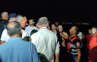 8 saat denizde kaldı, gücü tükenince ekipler kurtardı