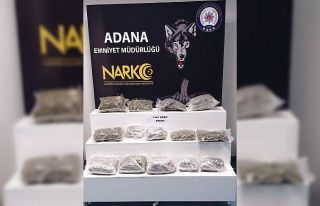 Adana’da 7 kilo 464 gram esrar ele geçirildi