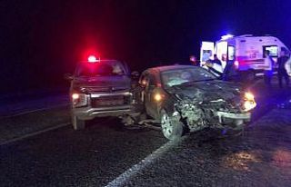 Adıyaman’da otomobil ile kamyonet çarpıştı:...