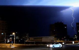Adıyaman’da yıldırım yangına neden oldu